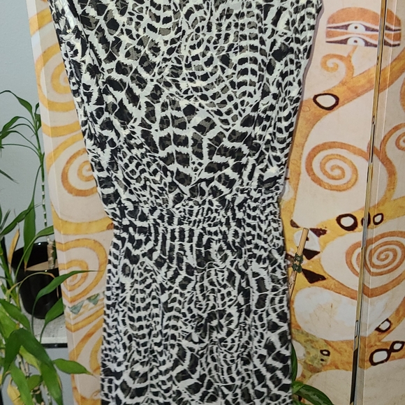 St. John Knits - Picture 14 of 16